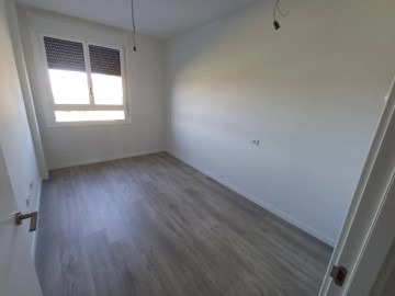 Apartment 3 Bedrooms in Salburua