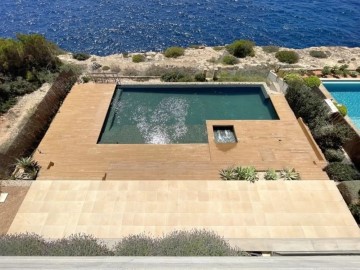 House 6 Bedrooms in Cala Pi
