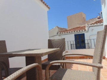 House 6 Bedrooms in Jolucar