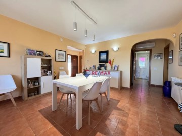 House 5 Bedrooms in Palau-Saverdera