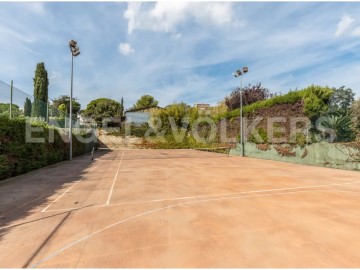 House 4 Bedrooms in Canet de Mar