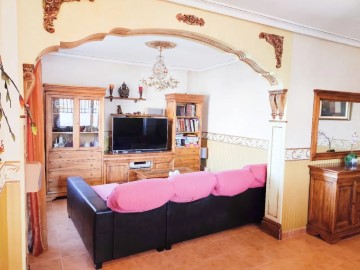 House 4 Bedrooms in Bargas