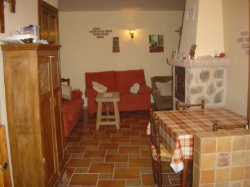 House 2 Bedrooms in Calzada de Oropesa