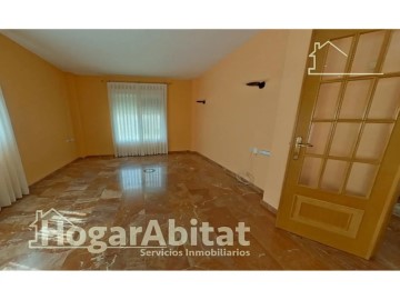 House 6 Bedrooms in Bétera Centro
