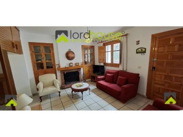 House 4 Bedrooms in Santa Inés