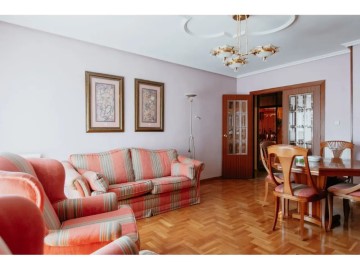 Apartment 4 Bedrooms in Tardienta