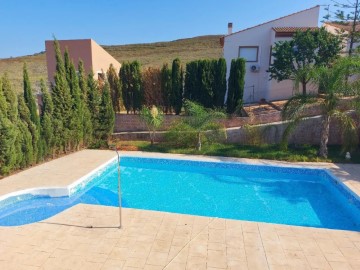 House 4 Bedrooms in Turís