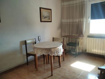 Apartment 3 Bedrooms in Espronceda