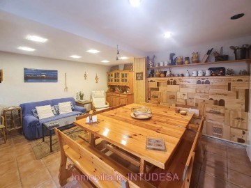 House 4 Bedrooms in Cascante