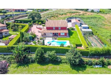 House 5 Bedrooms in Bribes (San Cipriano)