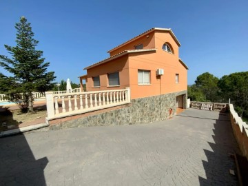 House 4 Bedrooms in Serra-Alta