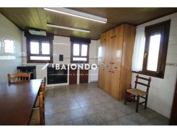 Country homes 4 Bedrooms in Maltzaga
