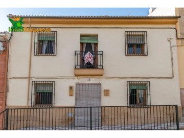 House 5 Bedrooms in Alomartes