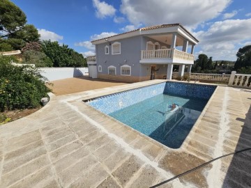 House 4 Bedrooms in Cheste