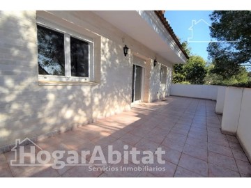 House 5 Bedrooms in Torrent