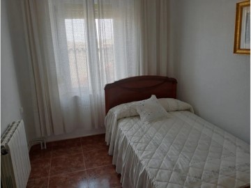 House 4 Bedrooms in Alcabón