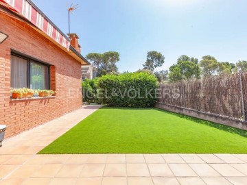 House 4 Bedrooms in Caldes de Montbui