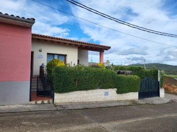 House 4 Bedrooms in Serradilla del Llano