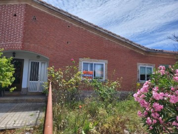 House 3 Bedrooms in Fuentes de Oñoro