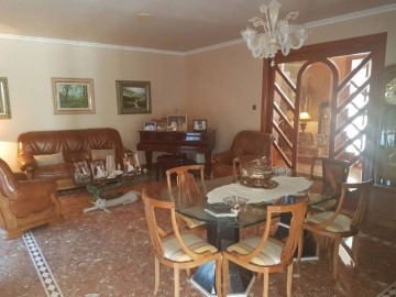 House 5 Bedrooms in Balenyà