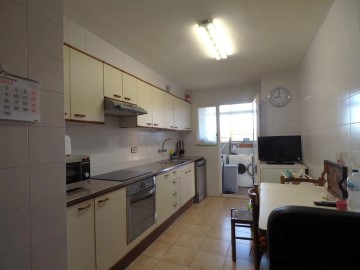 Apartment 4 Bedrooms in Ponent