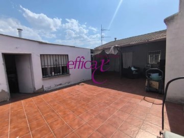 House 3 Bedrooms in Alcabón