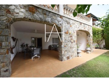 House 8 Bedrooms in La Virreina