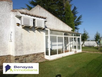 House 4 Bedrooms in Almenara de Tormes