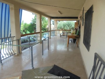 House 4 Bedrooms in Chiva Centro