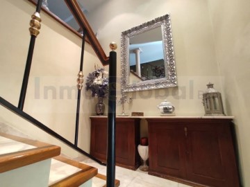 House 5 Bedrooms in Berga