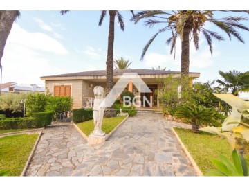 House 5 Bedrooms in Torrent