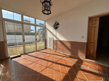 House 5 Bedrooms in Salteras