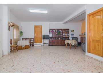 House 4 Bedrooms in Cogollos