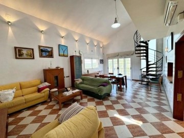 House 5 Bedrooms in Pla del Pelac