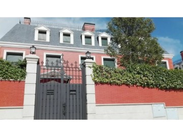 House 6 Bedrooms in Moncloa