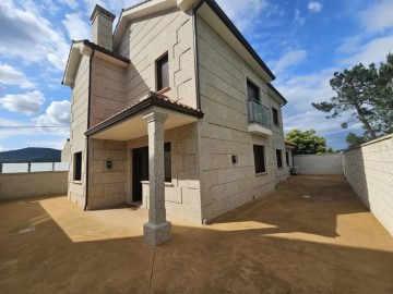 Casa o chalet 4 Habitaciones en Asados (Santa María)