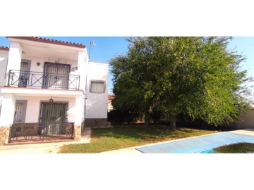 House 5 Bedrooms in Nambroca