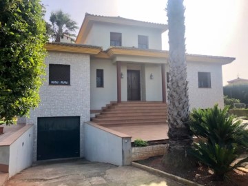 House 6 Bedrooms in Mairena del Alcor