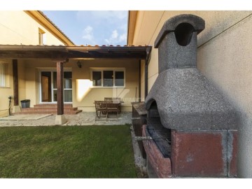 House 3 Bedrooms in Tiebas