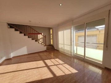 House 4 Bedrooms in Aielo de Malferit