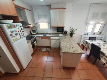 House 3 Bedrooms in Tona