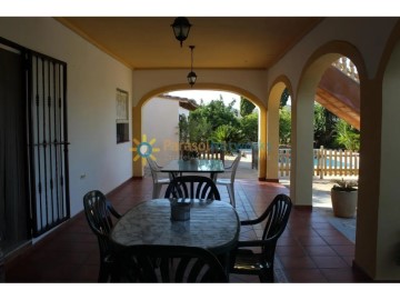 House 3 Bedrooms in El Pego