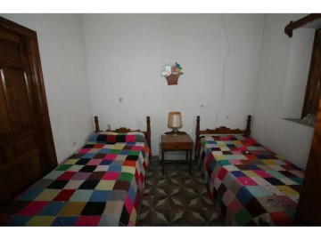 House 4 Bedrooms in Cuevas del Valle