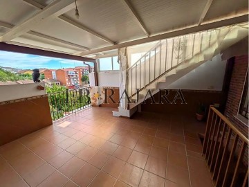 House 4 Bedrooms in Cazalegas