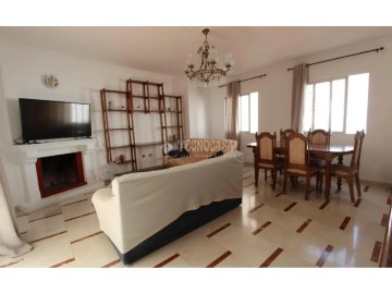 Apartment 3 Bedrooms in Pinos del Valle