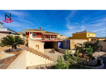 Casa o chalet 4 Habitaciones en Avda. Reyes Catolicos