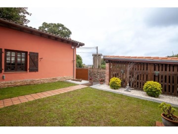 House 6 Bedrooms in Quijas