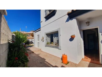 House 3 Bedrooms in Pastores