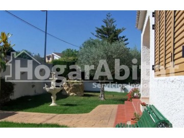 House 6 Bedrooms in Torrent