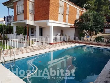 House 6 Bedrooms in Torrent